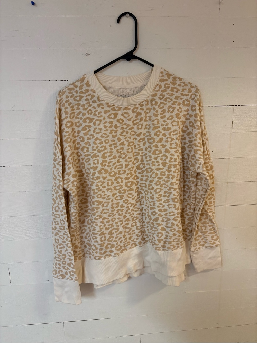 Time and Tru Leopard Print Crewneck Sweatshirt Cream Tan Women’s L 12-14